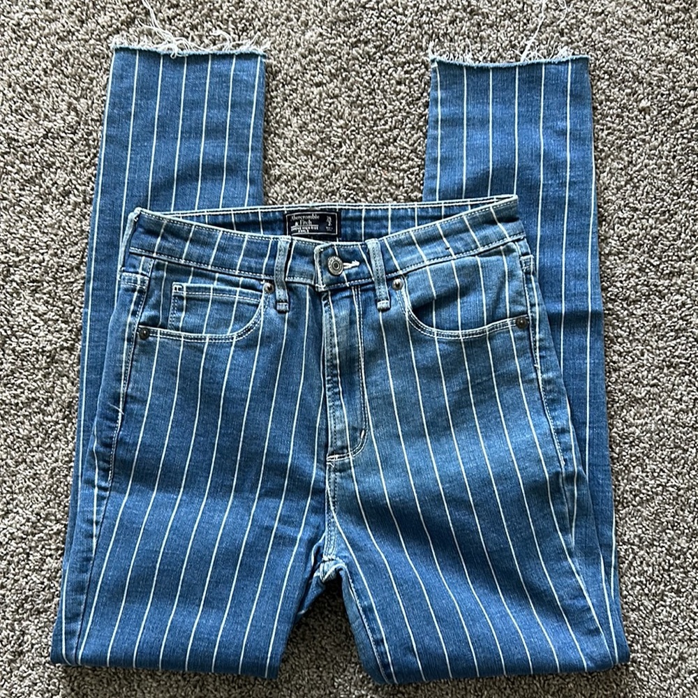 A&F High Rise Jeans - Picture 2 of 4